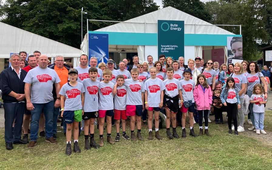 Silent protest in front of the Bute Energy stand